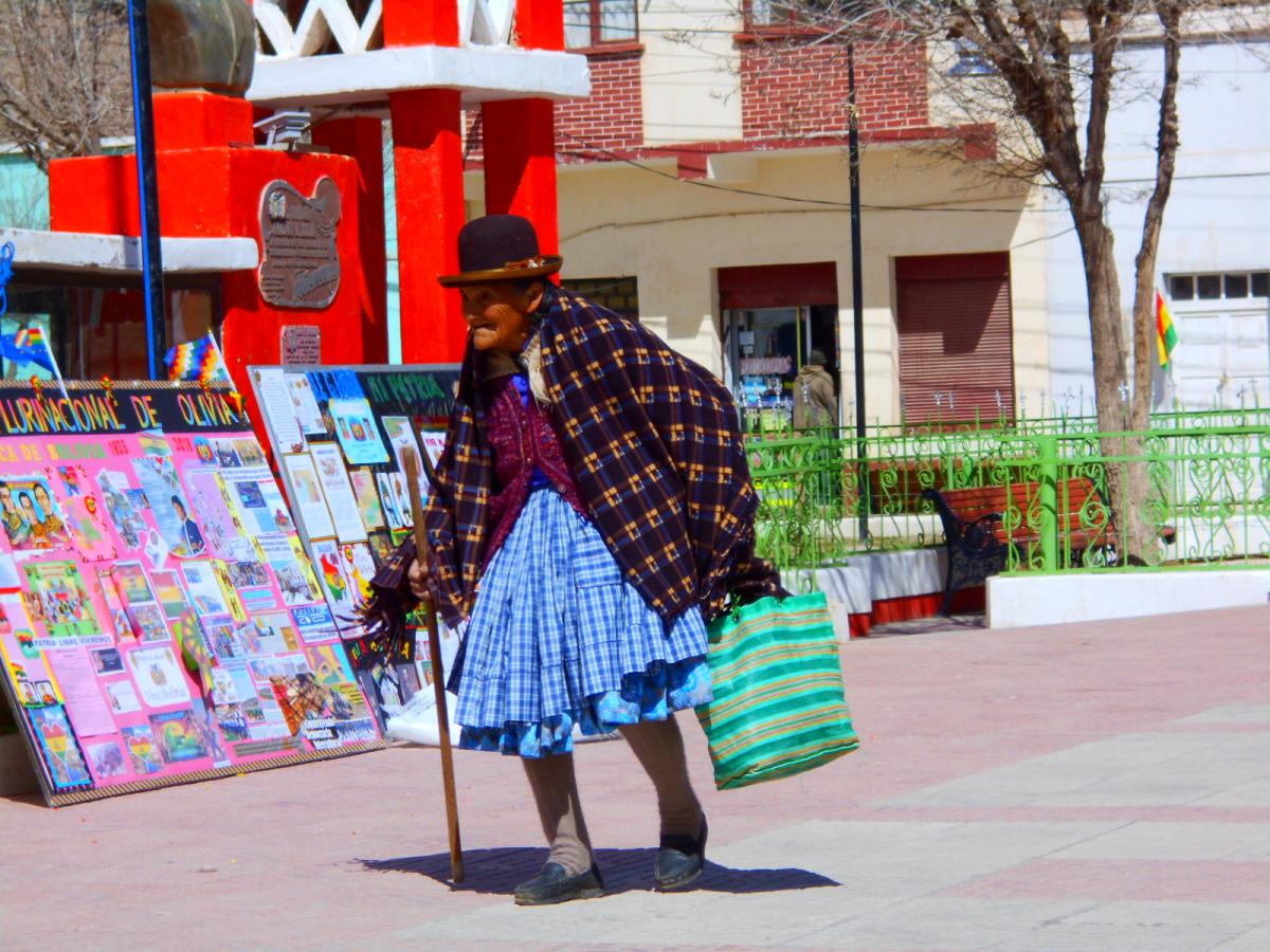 Жінка у традиційному одязі в Болівії / Фото Олександр Волощук