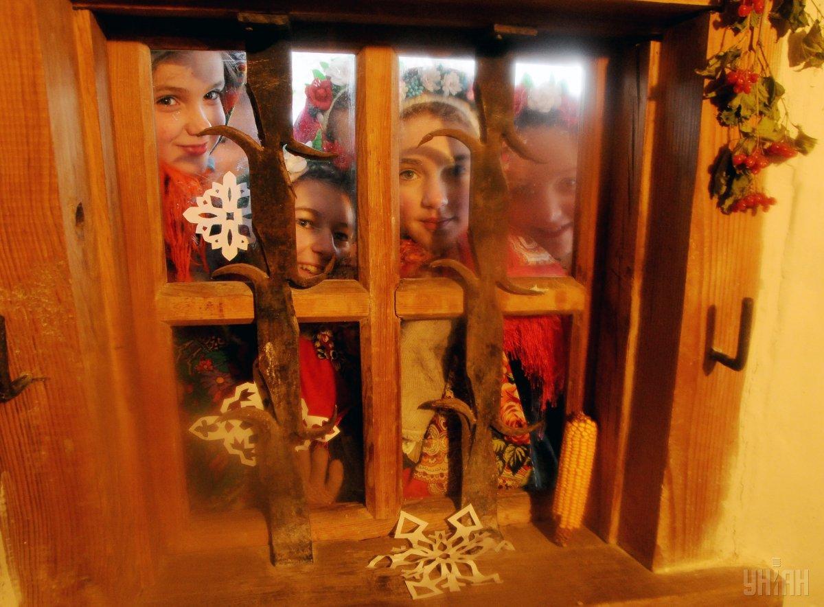 Щедрівки на Василя та Маланки / фото УНІАН