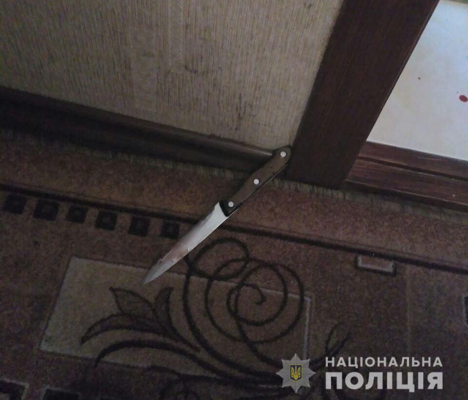 Жінка на грунті ревнощів нанесла ножем удар чоловікові в живіт / фото kv.npu.gov.ua Жінка на грунті ревнощів нанесла ножем удар чоловікові в живіт / фото kv.npu.gov.ua