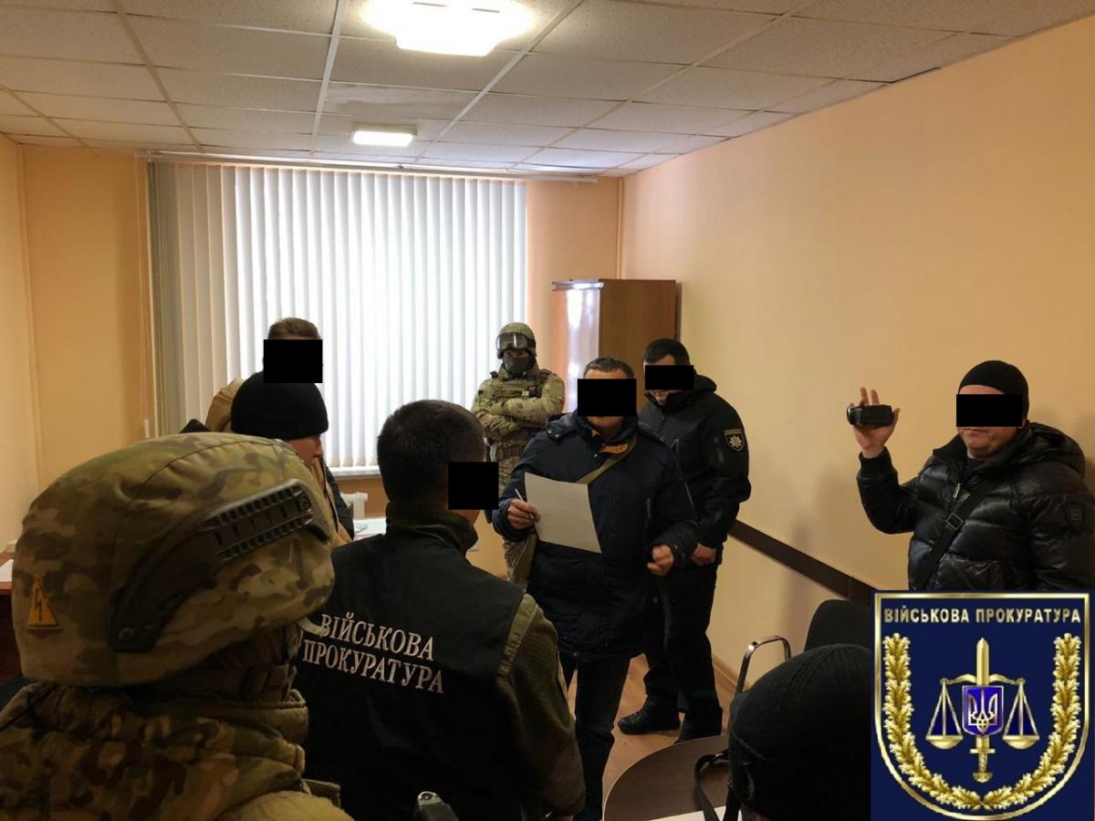 Подозреваемый задержан во время получения взятки / фото vppdr.gp.gov.ua Подозреваемый задержан во время получения взятки / фото vppdr.gp.gov.ua