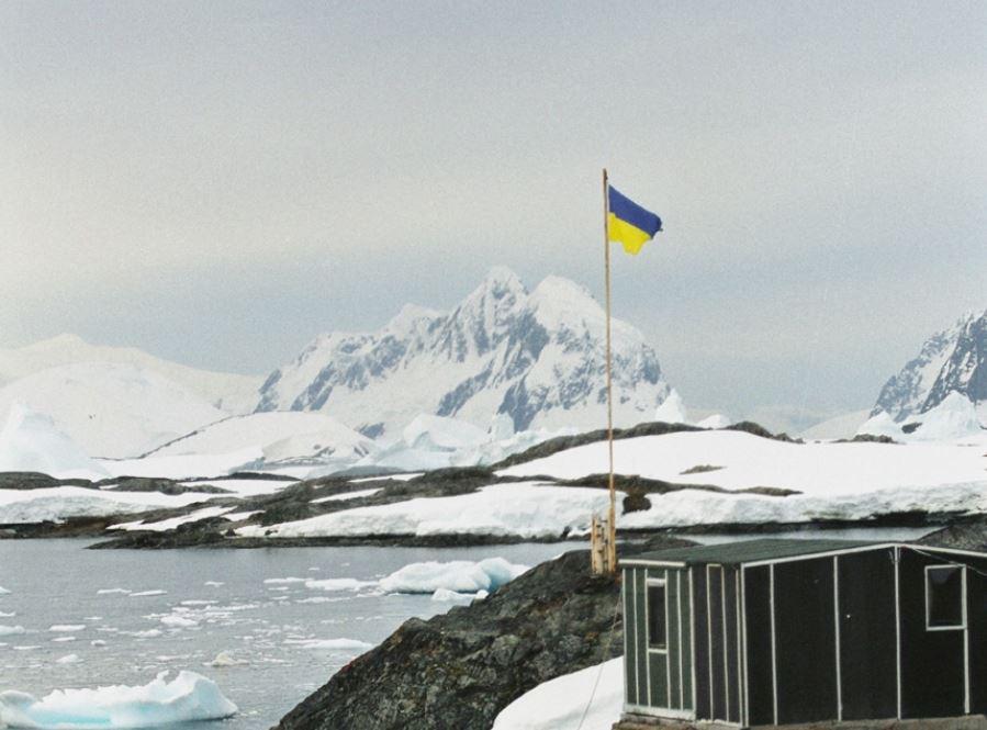  Полярники називають такі хмари НЛО, адже вони схожі на космічний корабель прибульців / wikipedia.org