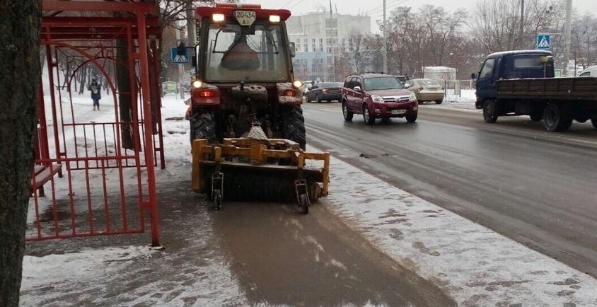 В городе дежурит 383 единицы снегоуборочной и вспомогательной техники «Киевавтодора» / фото kyivcity.gov.ua В городе дежурит 383 единицы снегоуборочной и вспомогательной техники «Киевавтодора» / фото kyivcity.gov.ua