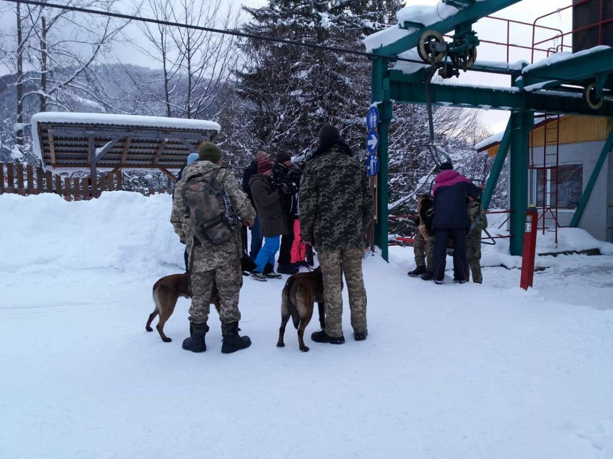 Спасатели нашли туриста, который 6 января заблудился в районе горы Гимба на Закарпатье / фото zk.dsns.gov.ua Спасатели нашли туриста, который 6 января заблудился в районе горы Гимба на Закарпатье / фото zk.dsns.gov.ua