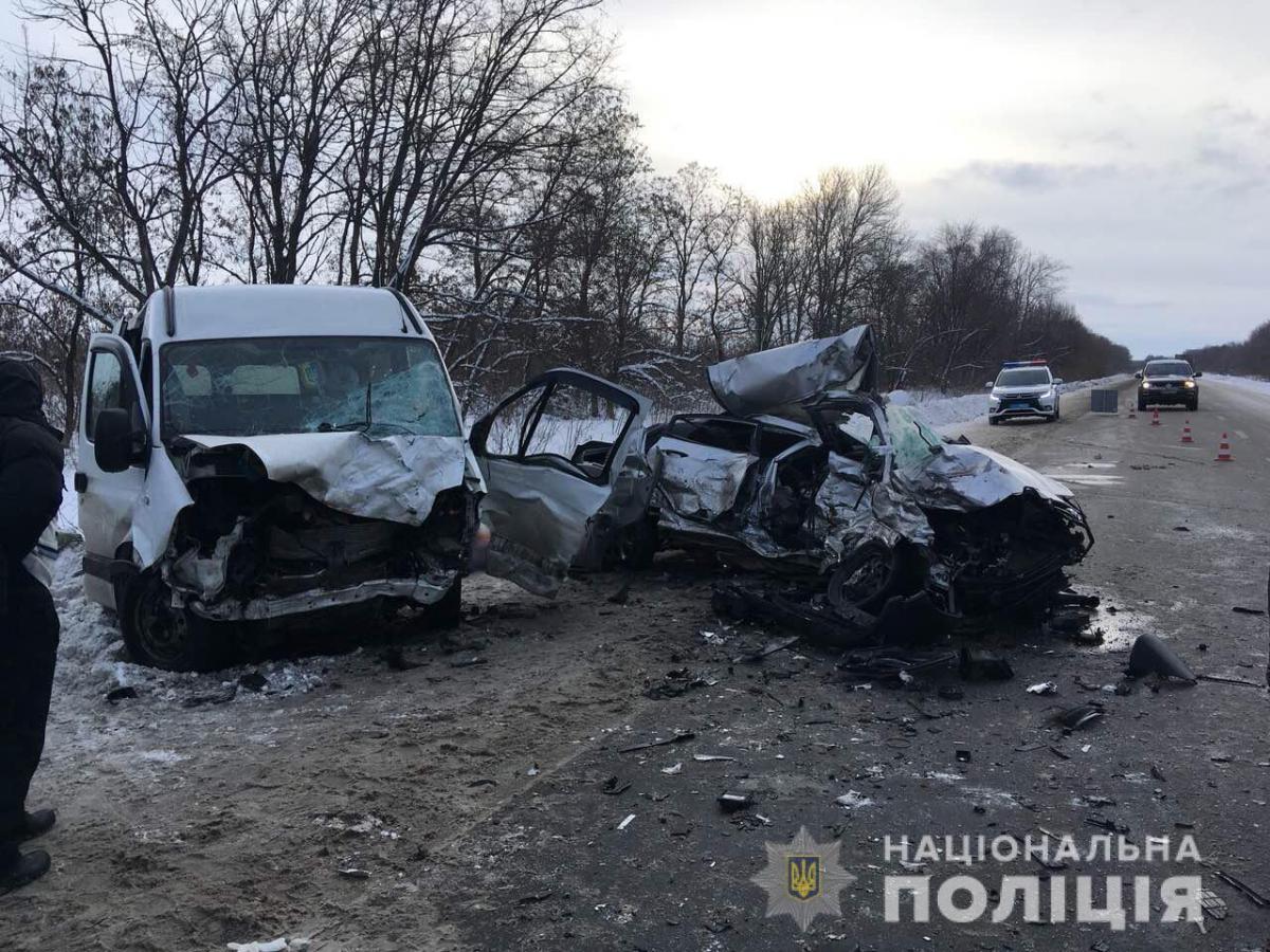 Внаслідок ДТП загинуло 4 людини / фото hk.npu.gov.ua Внаслідок ДТП загинуло 4 людини / фото hk.npu.gov.ua