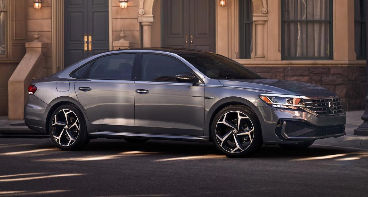 На фотографиях показана модификация Volkswagen Passat R-Line / фото carscoops.com На фотографиях показана модификация Volkswagen Passat R-Line / фото carscoops.com