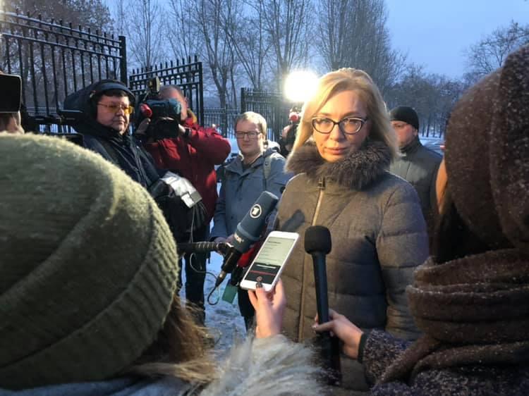 Людмила Денисова возле здания Лефортовского суда в Москве / фото Людмила Денисова, Facebook Людмила Денисова возле здания Лефортовского суда в Москве / фото Людмила Денисова, Facebook