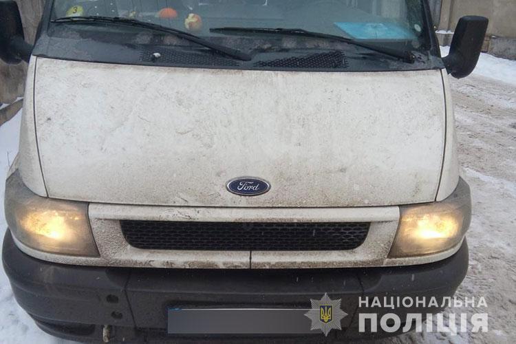 На Тернопільщині затримали чоловіка, який викрав мікроавтобус (фото) На Тернопільщині затримали чоловіка, який викрав мікроавтобус (фото)
