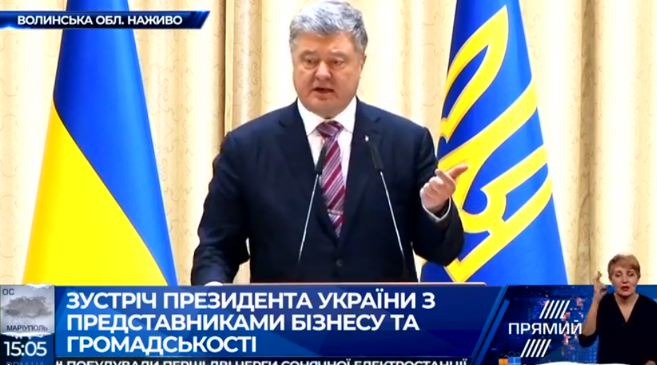 Порошенко порівняв важливість отримання Томосу і перемоги на фронті / Скріншот "Прямий" Порошенко порівняв важливість отримання Томосу і перемоги на фронті / Скріншот "Прямий"