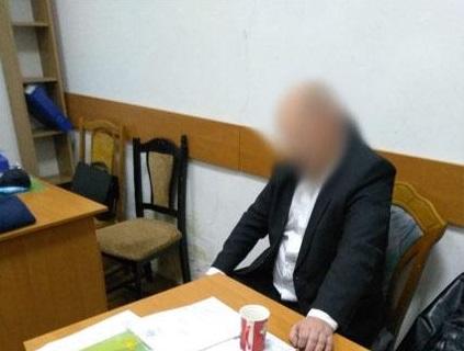 Чиновник организовал схему системного вымогательства и получения от работников бюджетных учреждений взяток / фото lv.npu.gov.ua Чиновник организовал схему системного вымогательства и получения от работников бюджетных учреждений взяток / фото lv.npu.gov.ua
