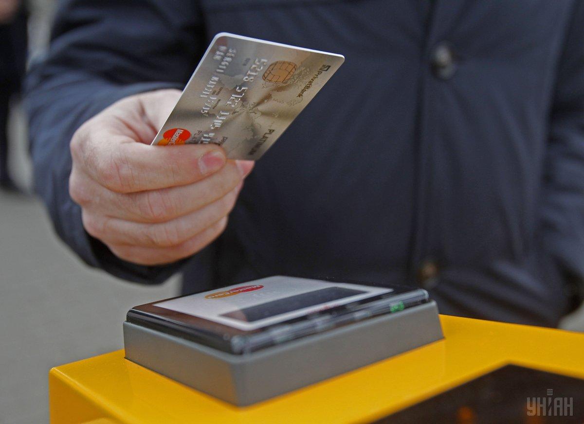 Национальная стратегия доходов до 2030 года не предусматривает введение налогообложения поступлений на банковские карты / фото УНИАН Национальная стратегия доходов до 2030 года не предусматривает введение налогообложения поступлений на банковские карты / фото УНИАН