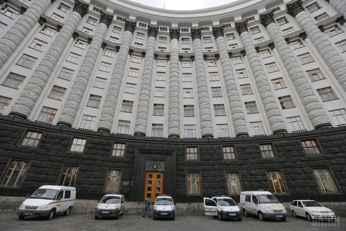 Правительство заморозило часть расходов: премьер ответил, будут ли платить пенсии украинцам Правительство заморозило часть расходов: премьер ответил, будут ли платить пенсии украинцам