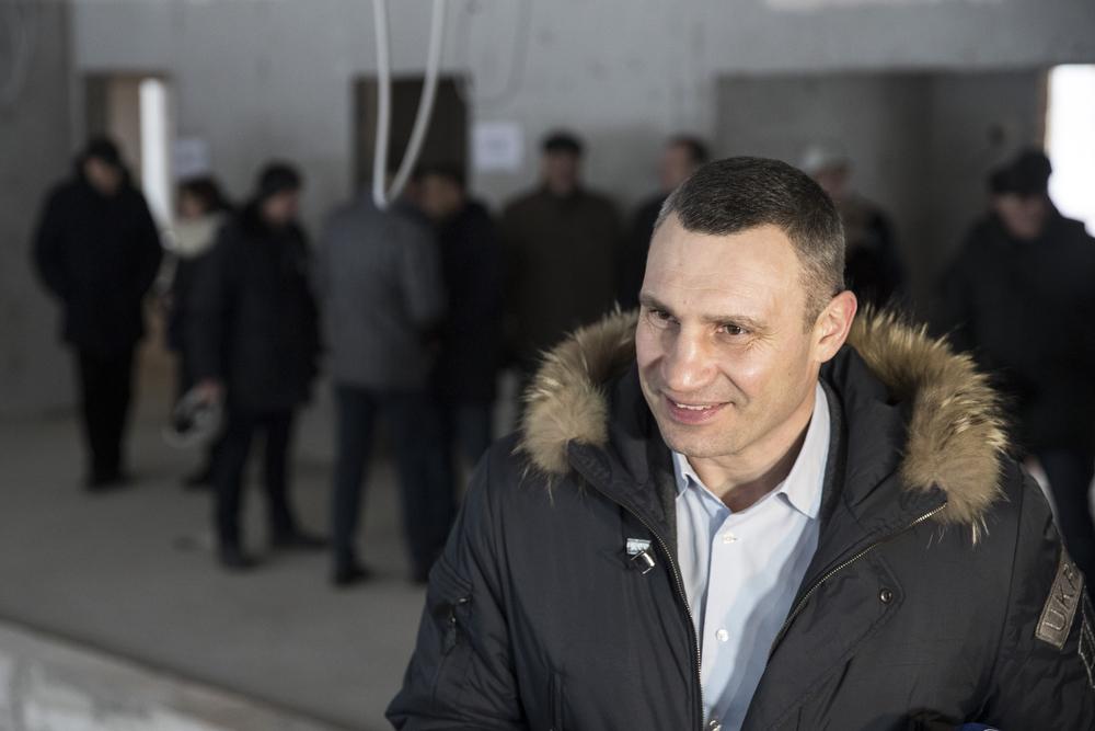 Зала с бассейном выложат специальной нескользкой плиткой / фото kiev.klichko.org