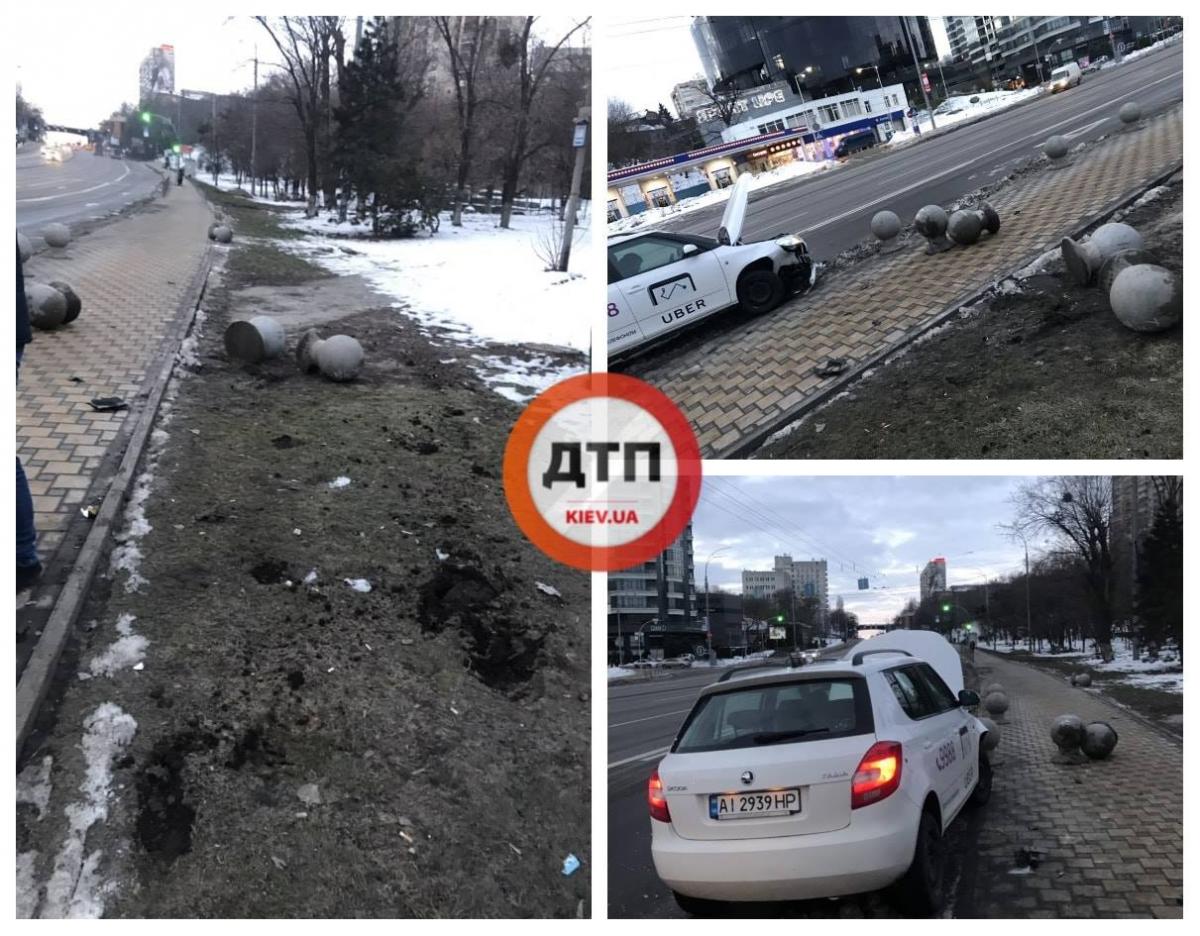 У Києві таксі Uber вилетіло на тротуар / фото dtp.kiev.ua У Києві таксі Uber вилетіло на тротуар / фото dtp.kiev.ua