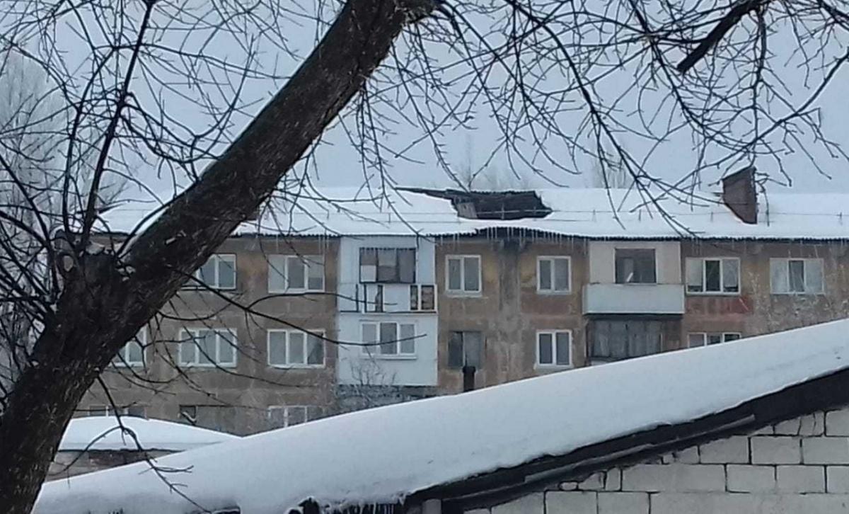 В Макеевке обрушилась крыша многоэтажки / фото В Макеевке / ВКонтакте