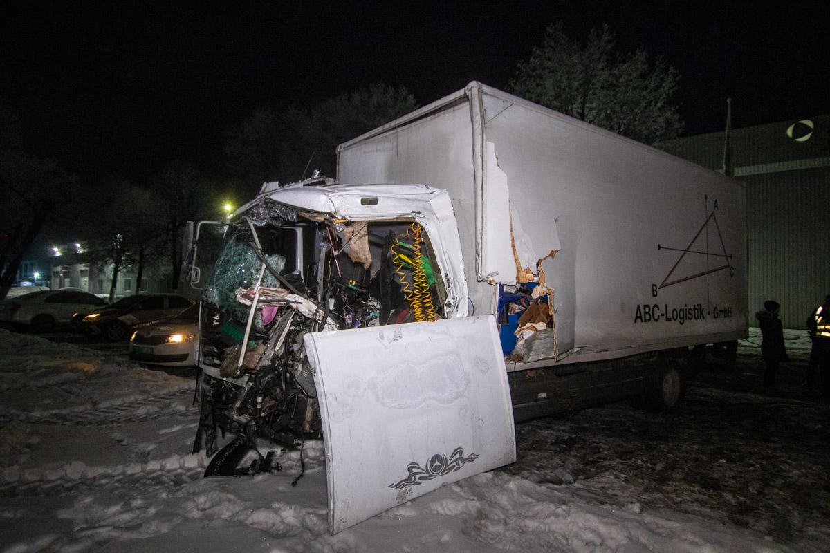 Під Києвом сталася смертельна аварія / фото "Информатор" Під Києвом сталася смертельна аварія / фото "Информатор"