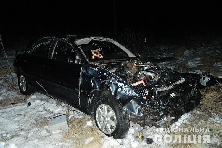 На Тернопільщині перекинувся автомобіль, чотирьох осіб госпіталізовано (фото) На Тернопільщині перекинувся автомобіль, чотирьох осіб госпіталізовано (фото)