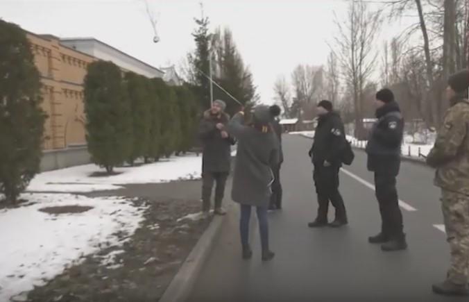 Журналисты использовали воздушные шарики / скриншот Журналисты использовали воздушные шарики / скриншот