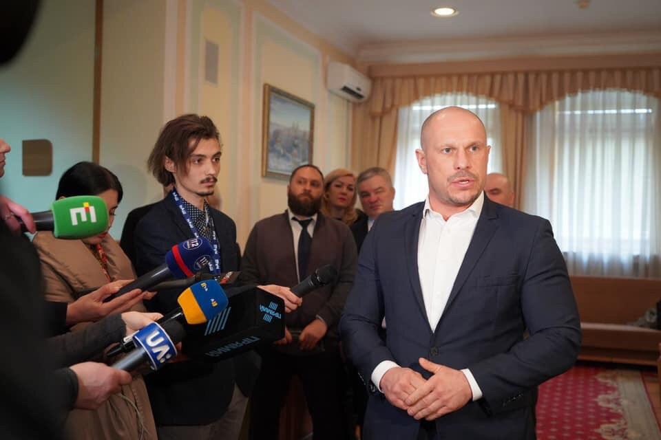 Ілля Кива подав документи в ЦВК на реєстрацію кандидатом в Президенти України Ілля Кива подав документи в ЦВК на реєстрацію кандидатом в Президенти України