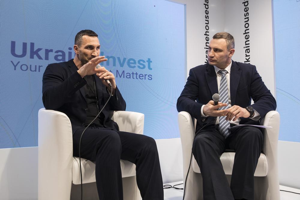 Володимир та Віталій Кличко в Давосі / Фото kiev.klichko.org