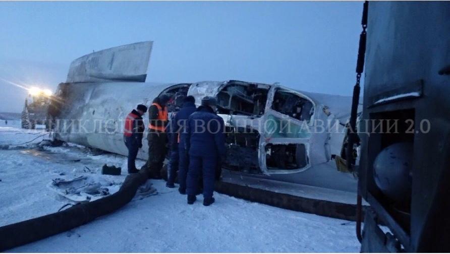 Розбився Ту-22М3 переламався / фото ВК, ЕНЦИКЛОПЕДІЯ ВІЙСЬКОВОЇ АВІАЦІЇ 2.0 Розбився Ту-22М3 переламався / фото ВК, ЕНЦИКЛОПЕДІЯ ВІЙСЬКОВОЇ АВІАЦІЇ 2.0