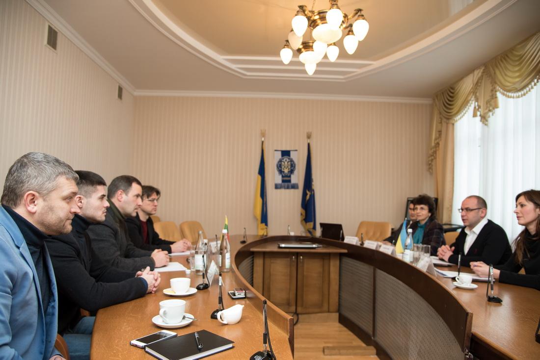 У школах Тернопільщини планують впровадити електронну систему оцінок, розкладу та відвідування У школах Тернопільщини планують впровадити електронну систему оцінок, розкладу та відвідування