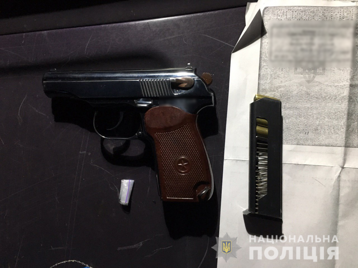 У Харкові затримали озброєного кримінального авторитета / Відділ комунікації поліції Харківської області У Харкові затримали озброєного кримінального авторитета / Відділ комунікації поліції Харківської області