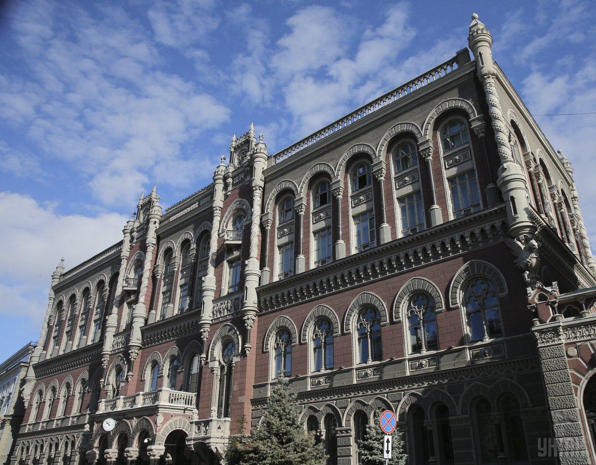 На аверсе монеты в центре размещено символическое колесо жизни / фото УНИАН