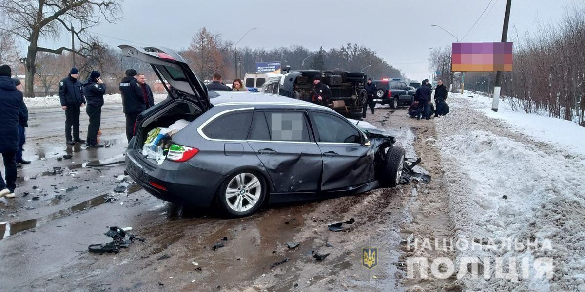Автомобіль поліції транспортував трьох арештованих \ Нацполіція Автомобіль поліції транспортував трьох арештованих \ Нацполіція