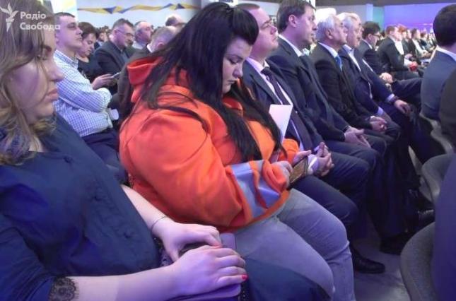 Реперка Альона Альона мала офіційне запрошення на форум Порошенка / скріншот Радіо Свобода Реперка Альона Альона мала офіційне запрошення на форум Порошенка / скріншот Радіо Свобода