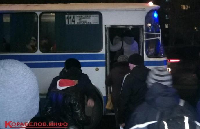 У маршрутки в Николаеве "отпал" руль / фото korabelov.info У маршрутки в Николаеве "отпал" руль / фото korabelov.info