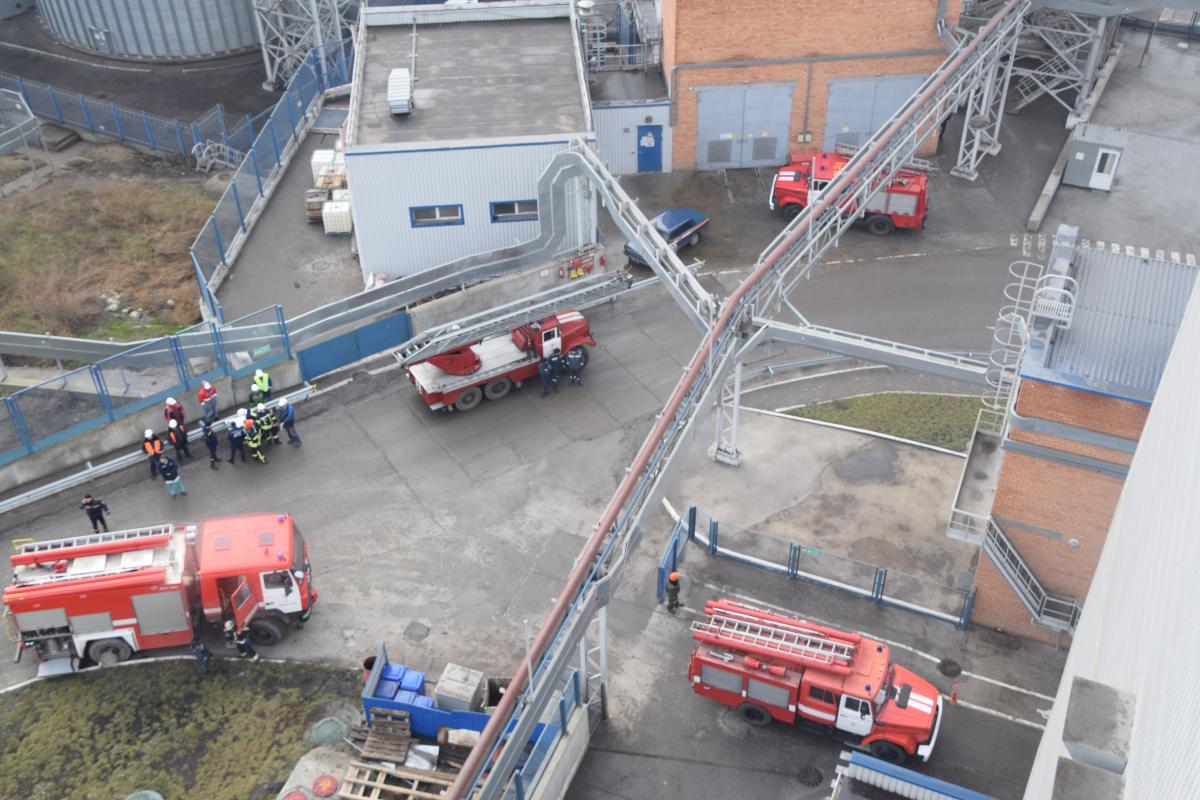 У морпорту Миколаєва сталася пожежа / фото mk.dsns.gov.ua