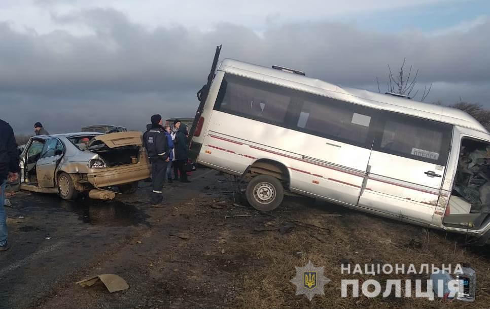 Внаслідок ДТП на Одещині одна людина загинула, ще 14 постраждали / фото od.npu.gov.ua Внаслідок ДТП на Одещині одна людина загинула, ще 14 постраждали / фото od.npu.gov.ua