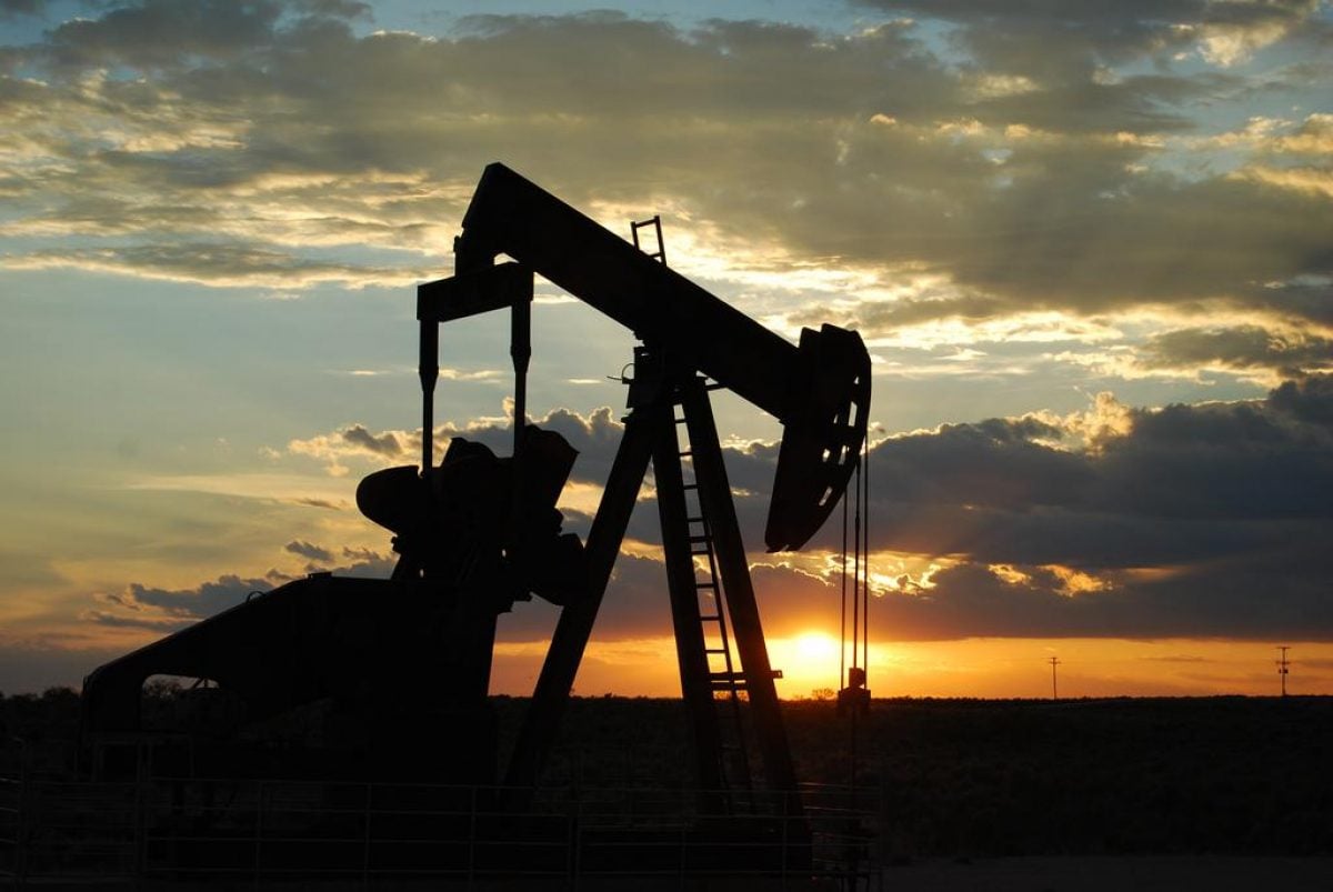США толкают вверх цену на нефть