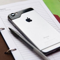 Apple сокращает производство новых моделей iPhone - СМИ