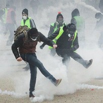 Почти 60 тысяч человек вышли на акцию «желтых жилетов» во Франции