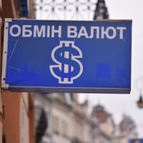 Cash hryvnia in Kyiv weakens to UAH 24.10 to dollar