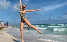 Популярна українська співачка показала фігуру в купальнику (фото)