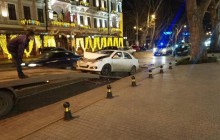 В центре Одессы пьяный водитель на иномарке протаранил три припаркованных автомобиля (фото)