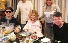 Алла Пугачова вразила мережу зовнішнім виглядом за новорічним столом (фото)