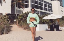 "Живот втянула": Ани Лорак разозлила сеть новым фото в Майами