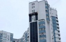 Многоэтажку на Позняках облицовывают солнечными панелями за миллион евро (фото)