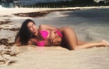 "Сочные формы": Настя Каменских в купальнике показала жаркие фото