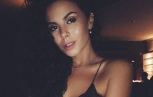 "Очень эротично": Настя Каменских в сексуальном наряде завела сеть