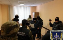 В Одессе при получении более 4 тысяч долларов взятки задержан подполковник полиции