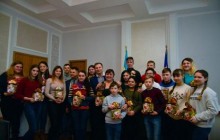 На Тернопільщині святкують Різдво 70 дітей з Луганської та Донецької областей (фото)