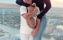 Ані Лорак "спіймали" з чоловіком і донькою на курорті в США (фото)