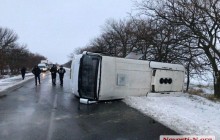 Під Миколаєвом перекинувся рейсовий автобус, є постраждалі (фото)