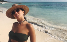 "Ничего лишнего": Настя Каменских показала аппетитные формы в купальнике