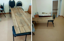 Фото "оригинальных" коек из досок и стульев в российской больнице "взорвало" сеть