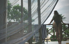 По стопам Каменских: солистка KAZKA "засветила" ягодицы на фото